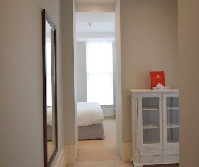 디럭스 룸, The Chatsworth