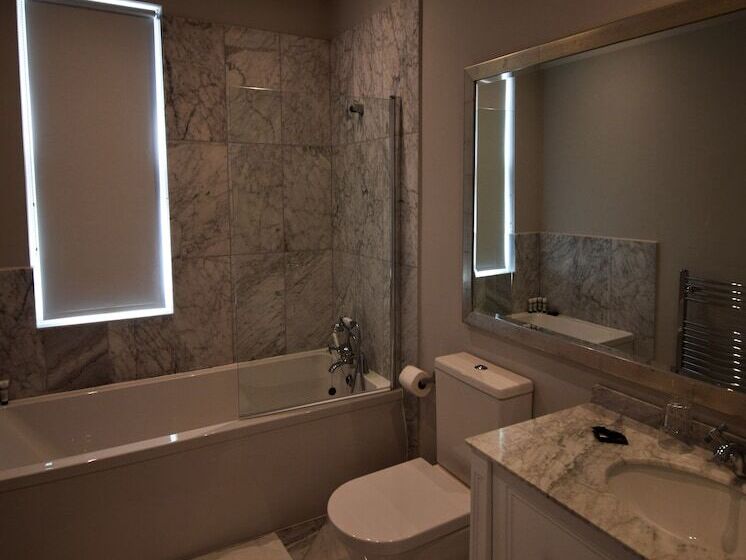 이그제큐티브 룸, The Chatsworth