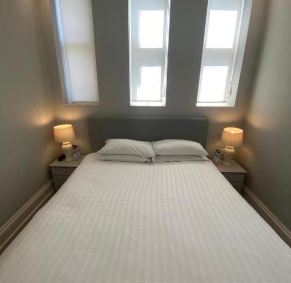 디럭스 룸, The Chatsworth