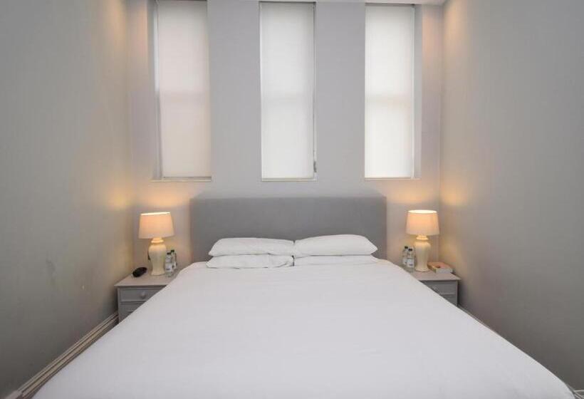 디럭스 룸, The Chatsworth