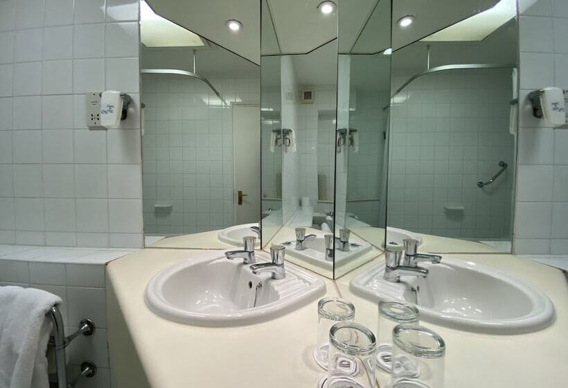 اتاق خانوادگی, Birmingham Great Barr