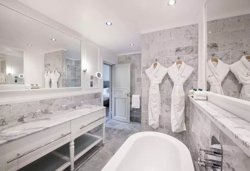 سوئیت با تخت بزرگ, The Caledonian Edinburgh, Curio Collection By Hilton