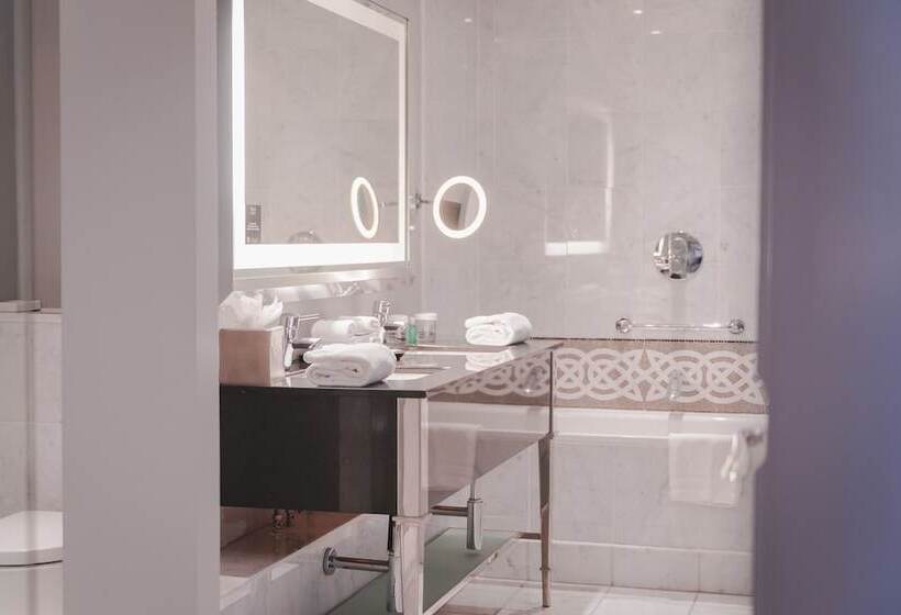 Номер Премиум, The Caledonian Edinburgh, Curio Collection By Hilton