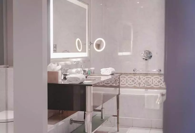 اتاق پرمیوم, The Caledonian Edinburgh, Curio Collection By Hilton