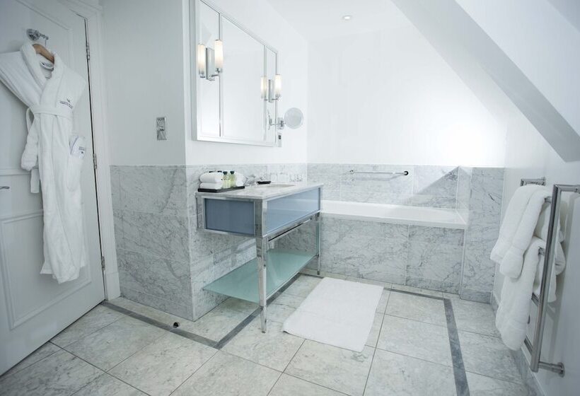 סוויטת ג'וניור םע נוף, The Caledonian Edinburgh, Curio Collection By Hilton