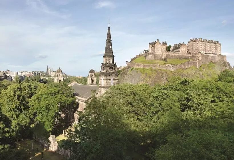 سوئیت جونیور با چشم‌انداز, The Caledonian Edinburgh, Curio Collection By Hilton