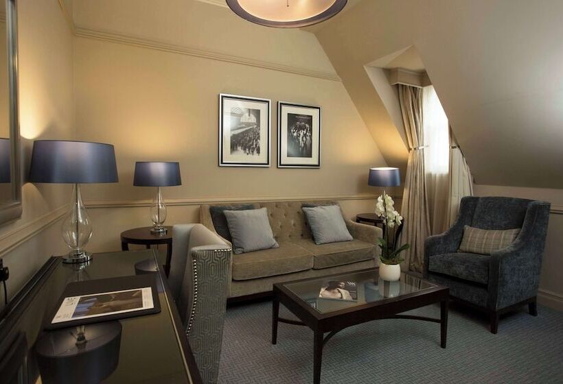 סוויטת ג'וניור םע נוף, The Caledonian Edinburgh, Curio Collection By Hilton