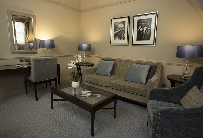 סוויטת ג'וניור םע נוף, The Caledonian Edinburgh, Curio Collection By Hilton