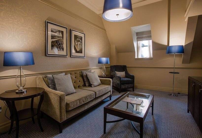 סוויטה עם מיטת קווין, The Caledonian Edinburgh, Curio Collection By Hilton