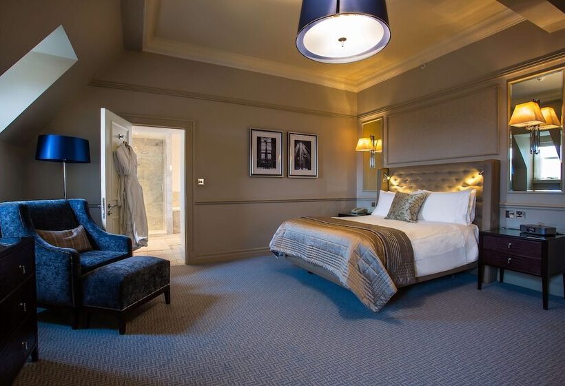 סוויטה עם מיטת קווין, The Caledonian Edinburgh, Curio Collection By Hilton