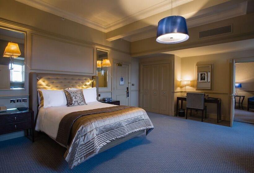 סוויטה עם מיטת קווין, The Caledonian Edinburgh, Curio Collection By Hilton