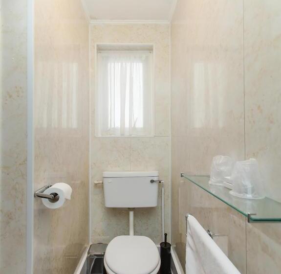 Номер Стандарт, Stade Court Hotel