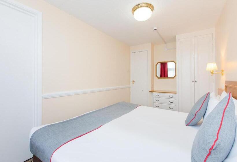 Номер Стандарт Трехместный, Stade Court Hotel