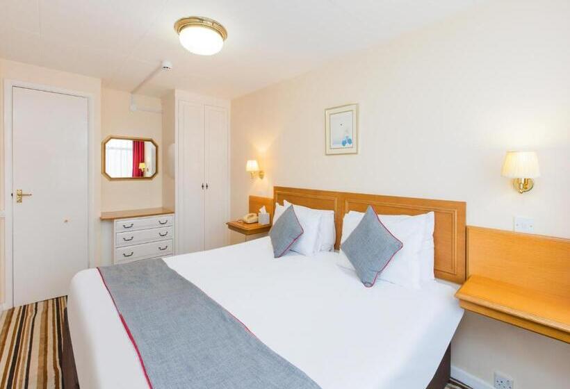 Номер Стандарт Трехместный, Stade Court Hotel