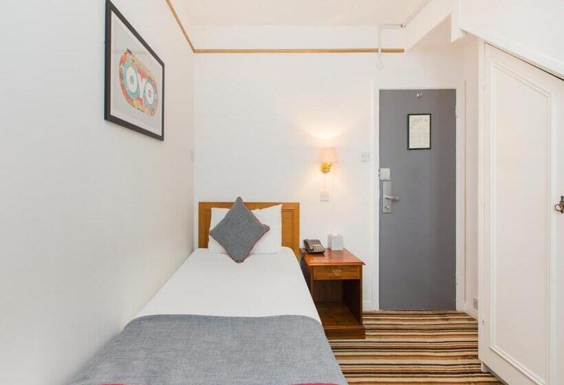 Номер Стандарт Трехместный, Stade Court Hotel