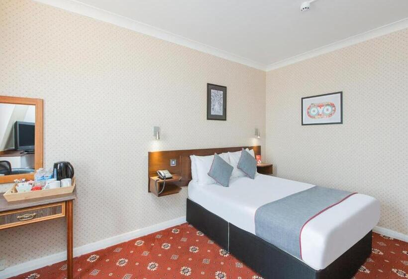 Четырехместный Номер Стандарт, Stade Court Hotel