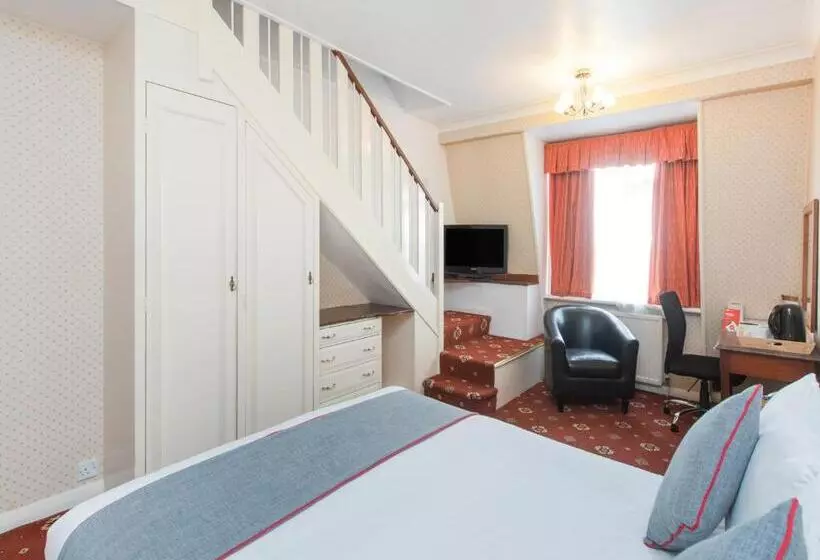 Standard Neljän Hengen Huone, Stade Court Hotel