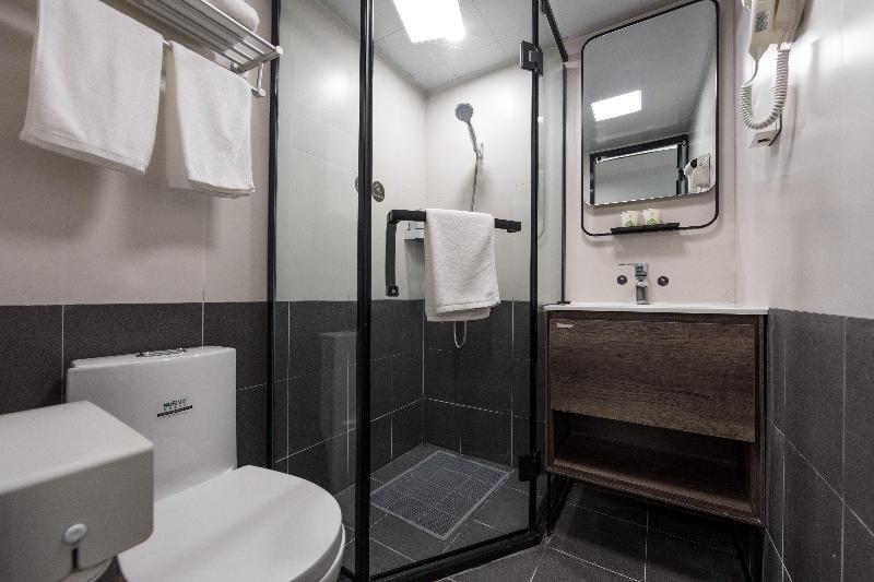 标准单人间, Alma