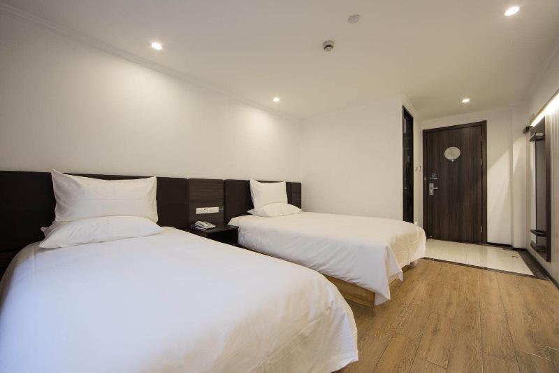 标准单人间, Alma