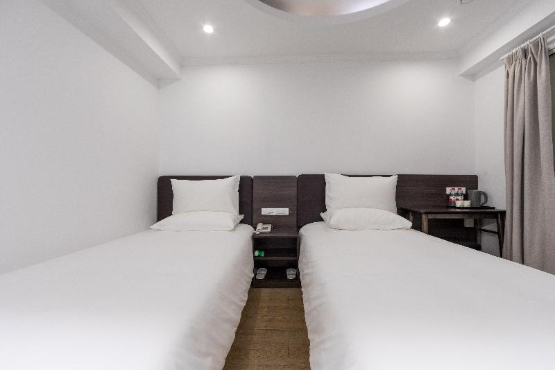 标准单人间, Alma