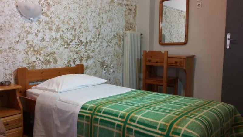 标准三人间, Alma