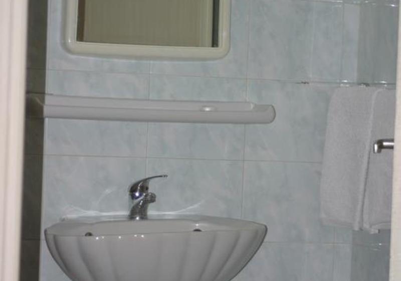 标准三人间, Alma