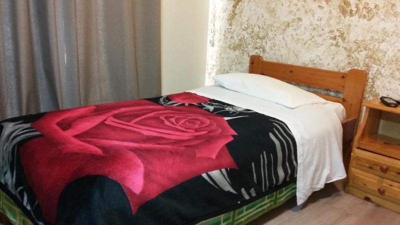 标准单人间, Alma