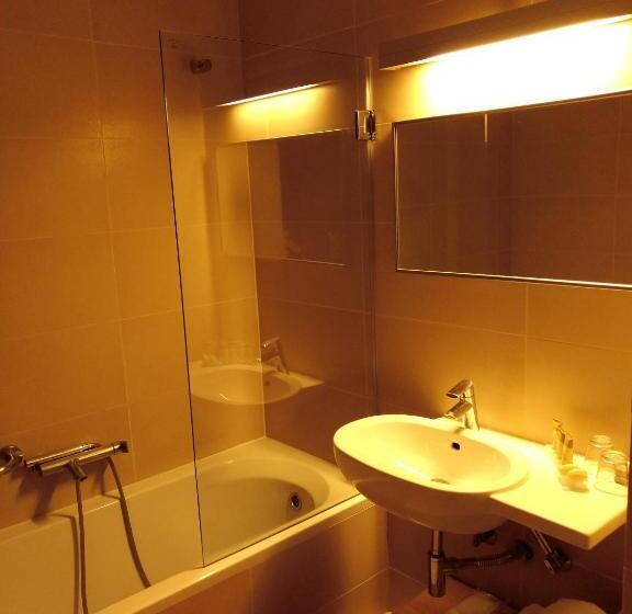 اتاق سه گانه اجرایی با مشاهده, Domotel Anemolia Mountain Resort