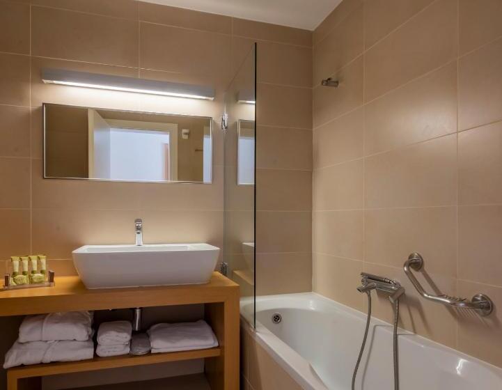 Представительский трехместный номер с видом, Domotel Anemolia Mountain Resort
