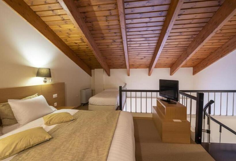 اتاق سه گانه اجرایی با مشاهده, Domotel Anemolia Mountain Resort