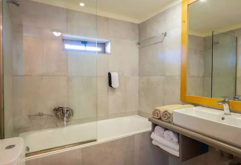 بانگلوی استاندارد, Ariadne Beach  Adults Only