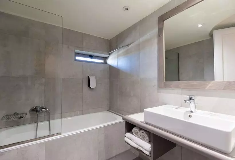 بانگلوی استاندارد, Ariadne Beach  Adults Only
