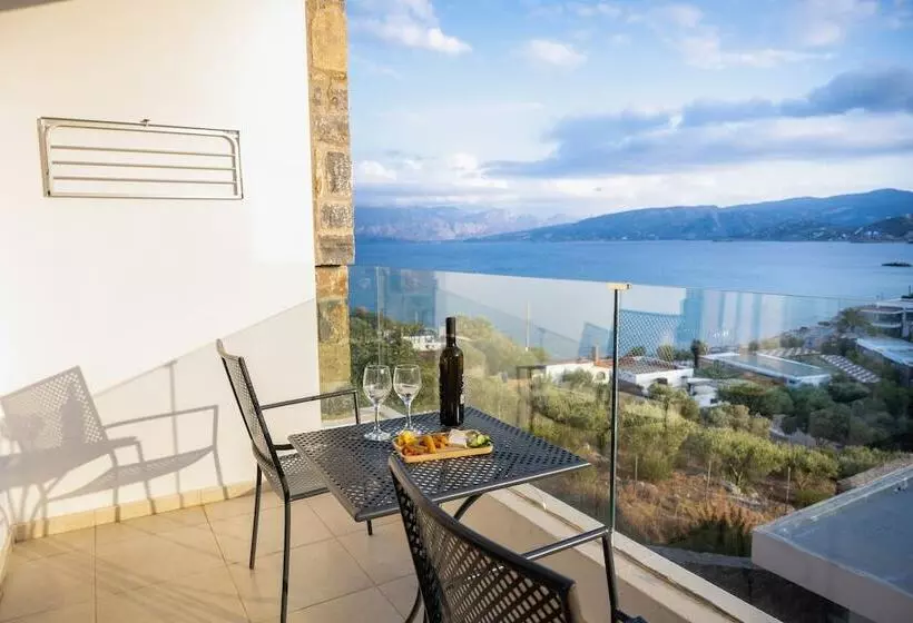 سوییت جونیور با چشم‌انداز جانبی دریا, Ariadne Beach  Adults Only