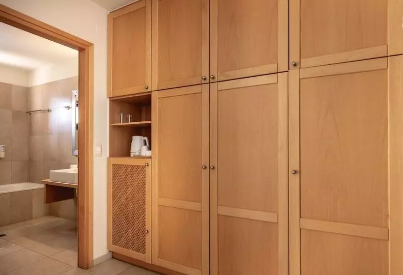 سوییت جونیور با چشم‌انداز جانبی دریا, Ariadne Beach  Adults Only