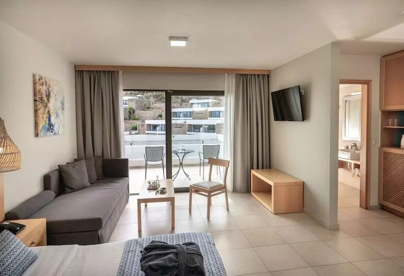 سوییت جونیور با چشم‌انداز جانبی دریا, Ariadne Beach  Adults Only