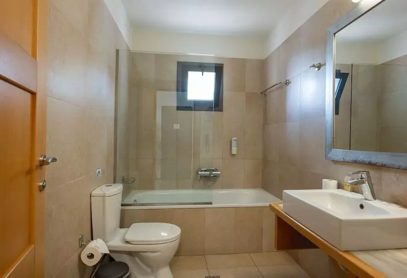 سوییت با چشم‌انداز جانبی دریا, Ariadne Beach  Adults Only