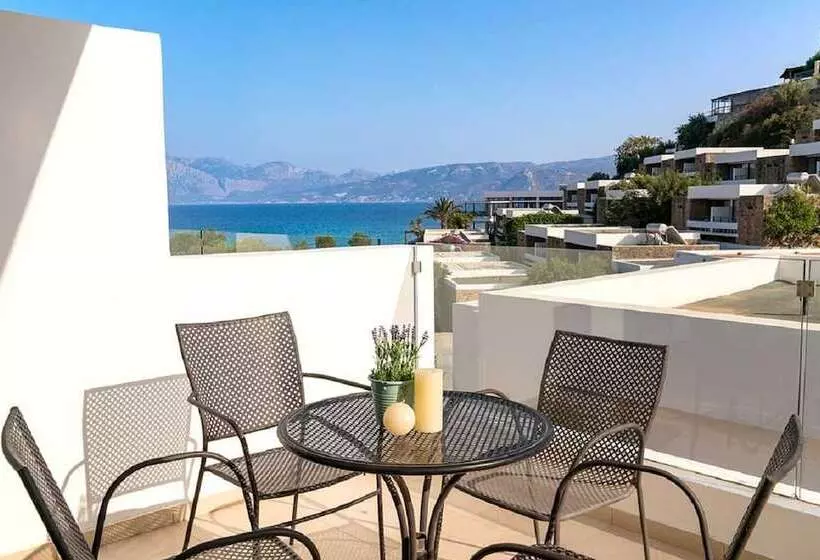 سوییت با چشم‌انداز جانبی دریا, Ariadne Beach  Adults Only
