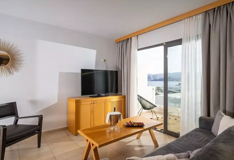 سوییت با چشم‌انداز جانبی دریا, Ariadne Beach  Adults Only