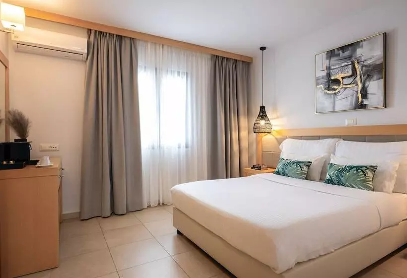سوییت با چشم‌انداز جانبی دریا, Ariadne Beach  Adults Only