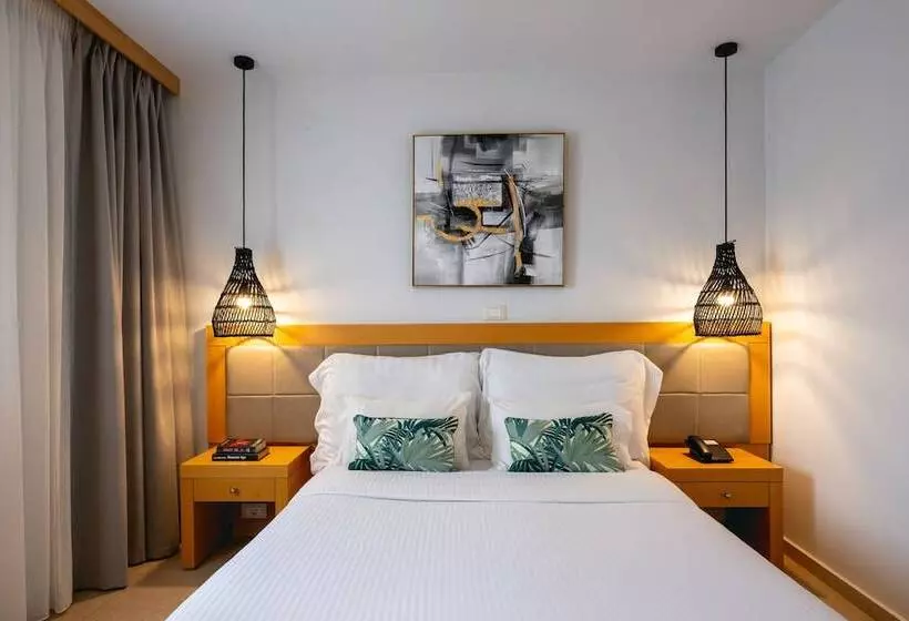 سوییت با چشم‌انداز جانبی دریا, Ariadne Beach  Adults Only