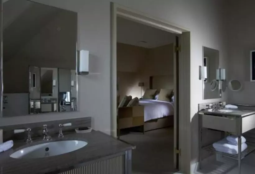 Deluxe Room, Cliveden House An Iconic Luxury