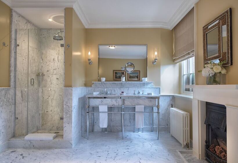 小型套房, Cliveden House An Iconic Luxury