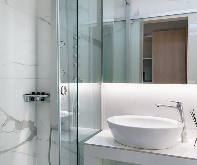 סוויטת ג'וניור נוף לים, Coral Hotel Athens