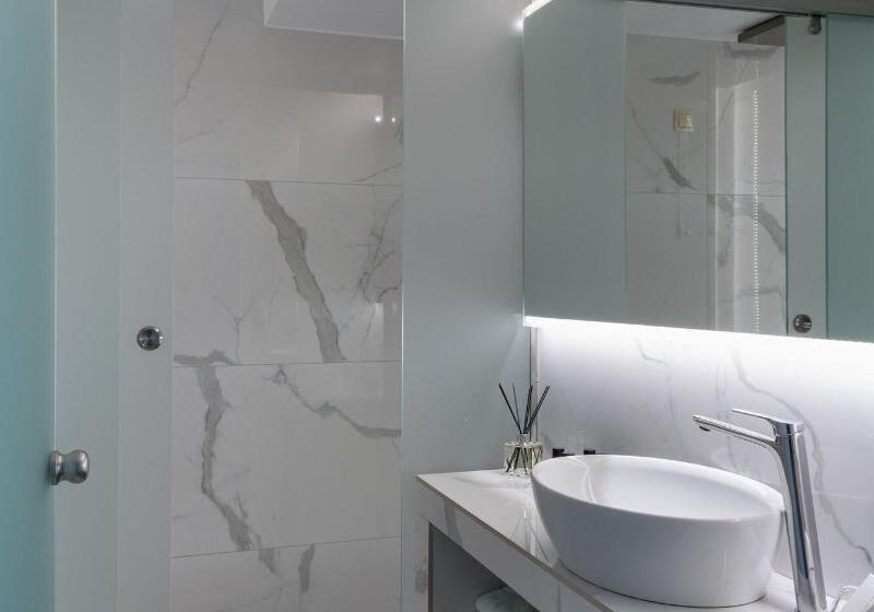 סוויטת ג'וניור נוף לים, Coral Hotel Athens