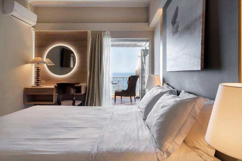 סוויטת ג'וניור נוף לים, Coral Hotel Athens