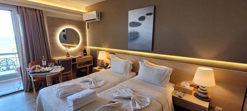 סוויטת ג'וניור נוף לים, Coral Hotel Athens