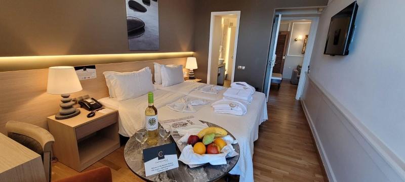 סוויטת ג'וניור נוף לים, Coral Hotel Athens