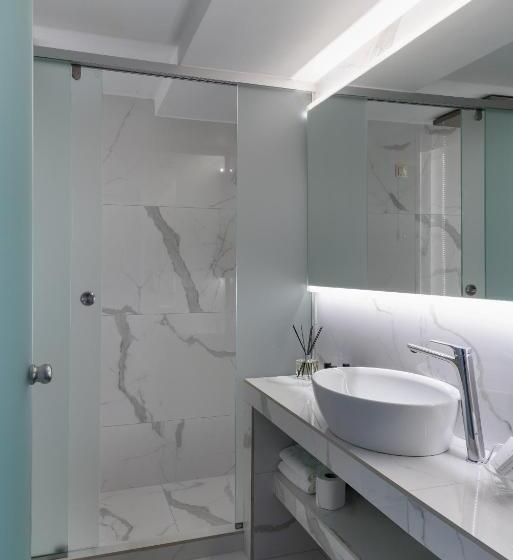 סוויטת ג'וניור נוף לים, Coral Hotel Athens