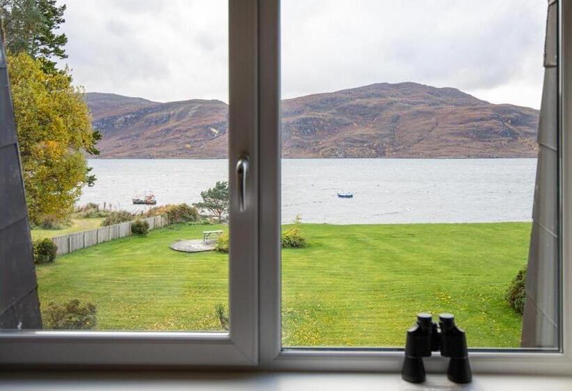 Superior room with lake view, Harbour House