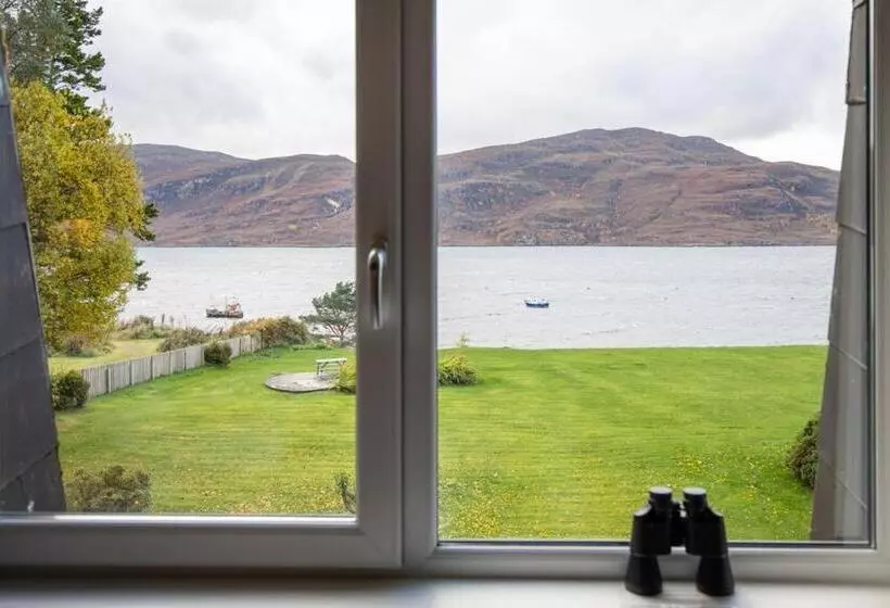 Superior room with lake view, Harbour House